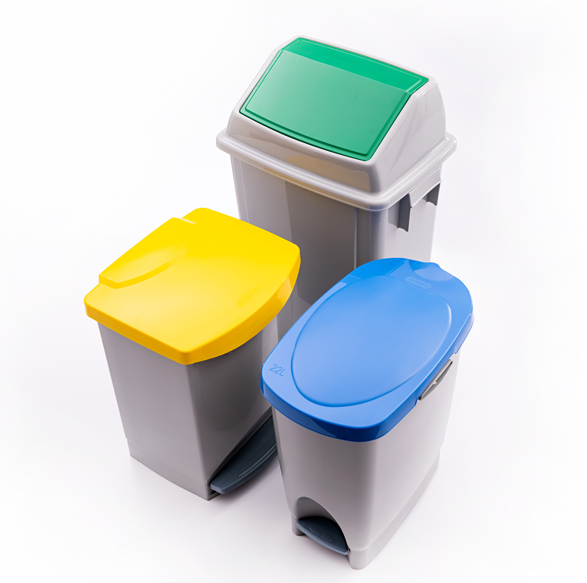 Araven lanza al mercado sus nuevos cubos 3R en tres tamaños, de 22, 25 y 40 litros de capacidad