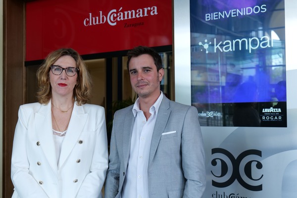 Beatriz Gómez y Javier Fernández de Kampal en el Very Welcome de Club Cámara