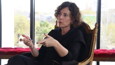 En la imagen aparece Ruth Lázaro, co-fundadora de Bodegas Tempore, durante la entrevista