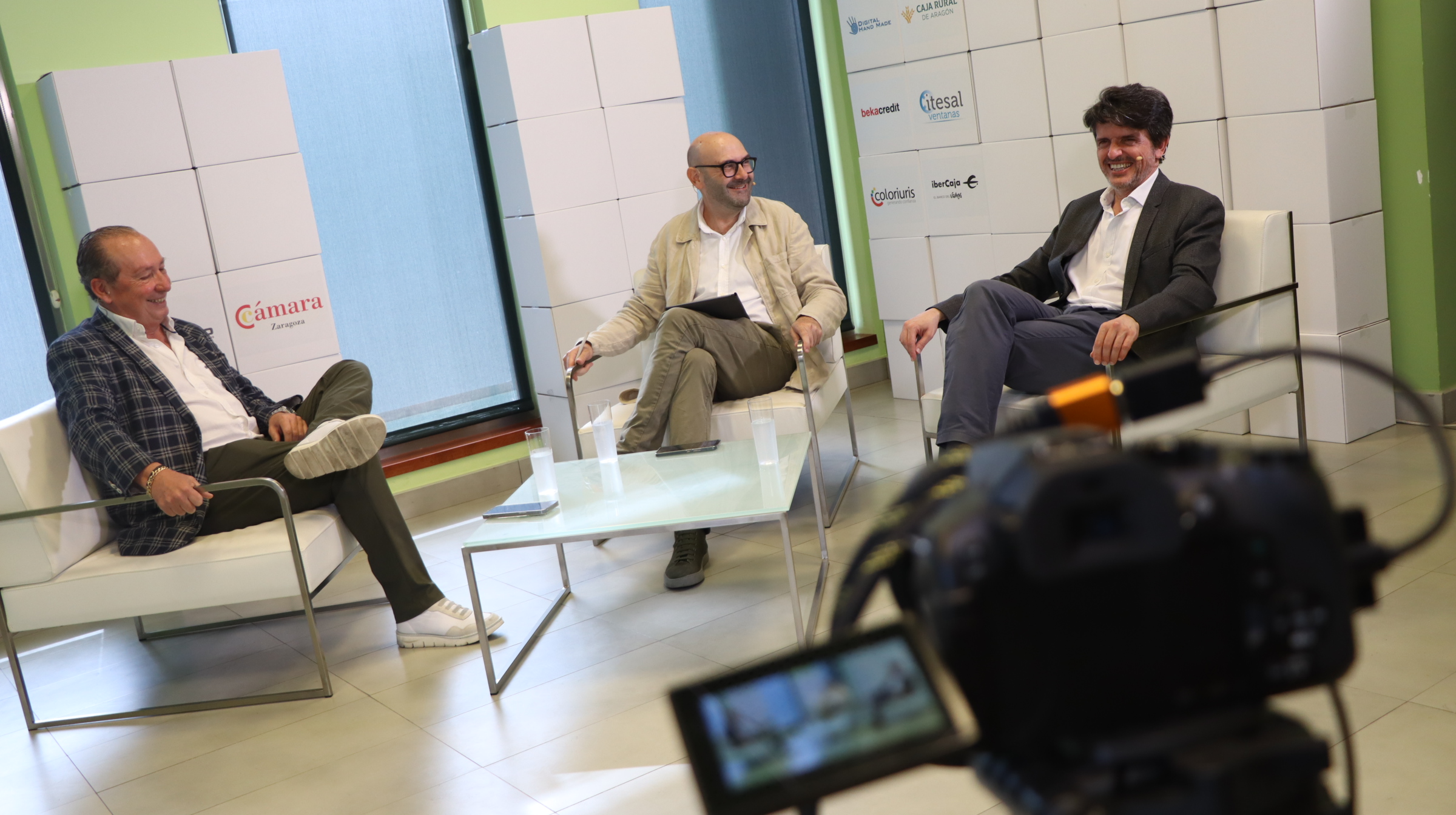 Alfonso Biel, CEO de Sphere, junto a Ramón Añaños y Óscar Sanz (Kalibo) en la Mesa Abierta de Club Cámara