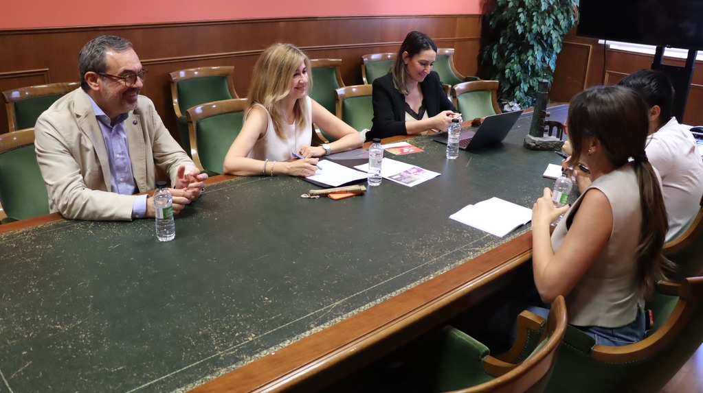 Belinda Pallás, presidenta de AFA, presenta el impacto de las ferias en Aragón en Club Cámara