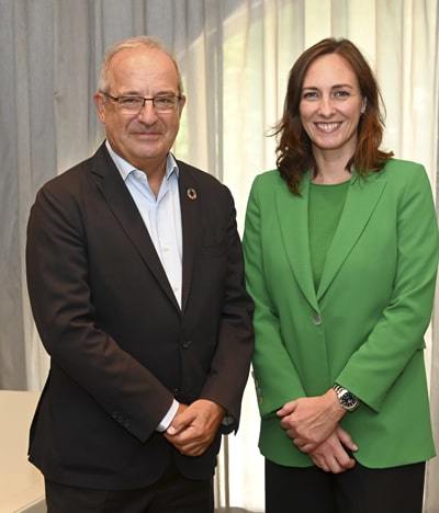 Joan Cavallé, director general de Caja Ingenieros; y Paloma Real, directora general de Mastercard España