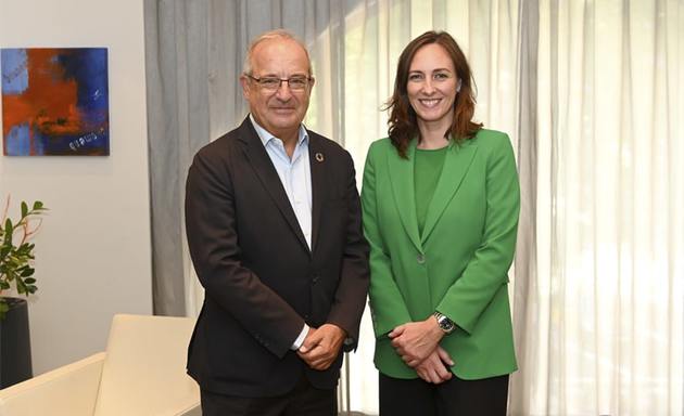 Joan Cavallé, director general de Caja Ingenieros; y Paloma Real, directora general de Mastercard España