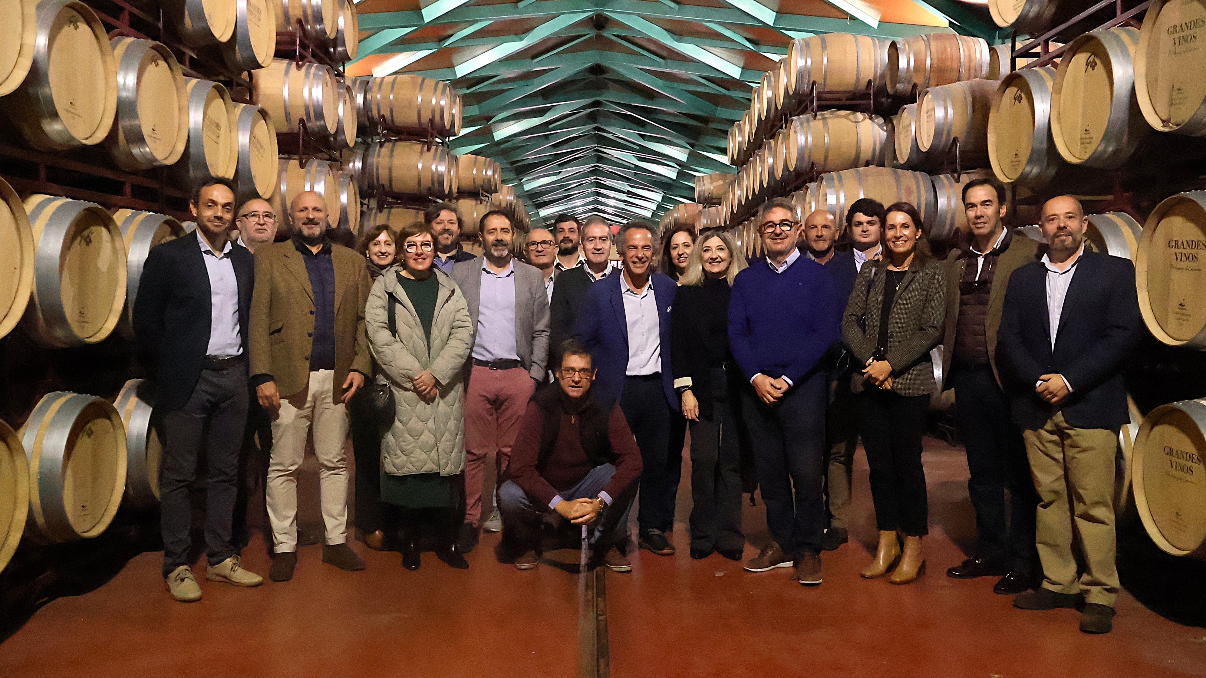 Un selecto grupo de socios del Club Cámara Zaragoza tuvieron el privilegio de realizar una visita exclusiva a Grandes Vinos y su bodega