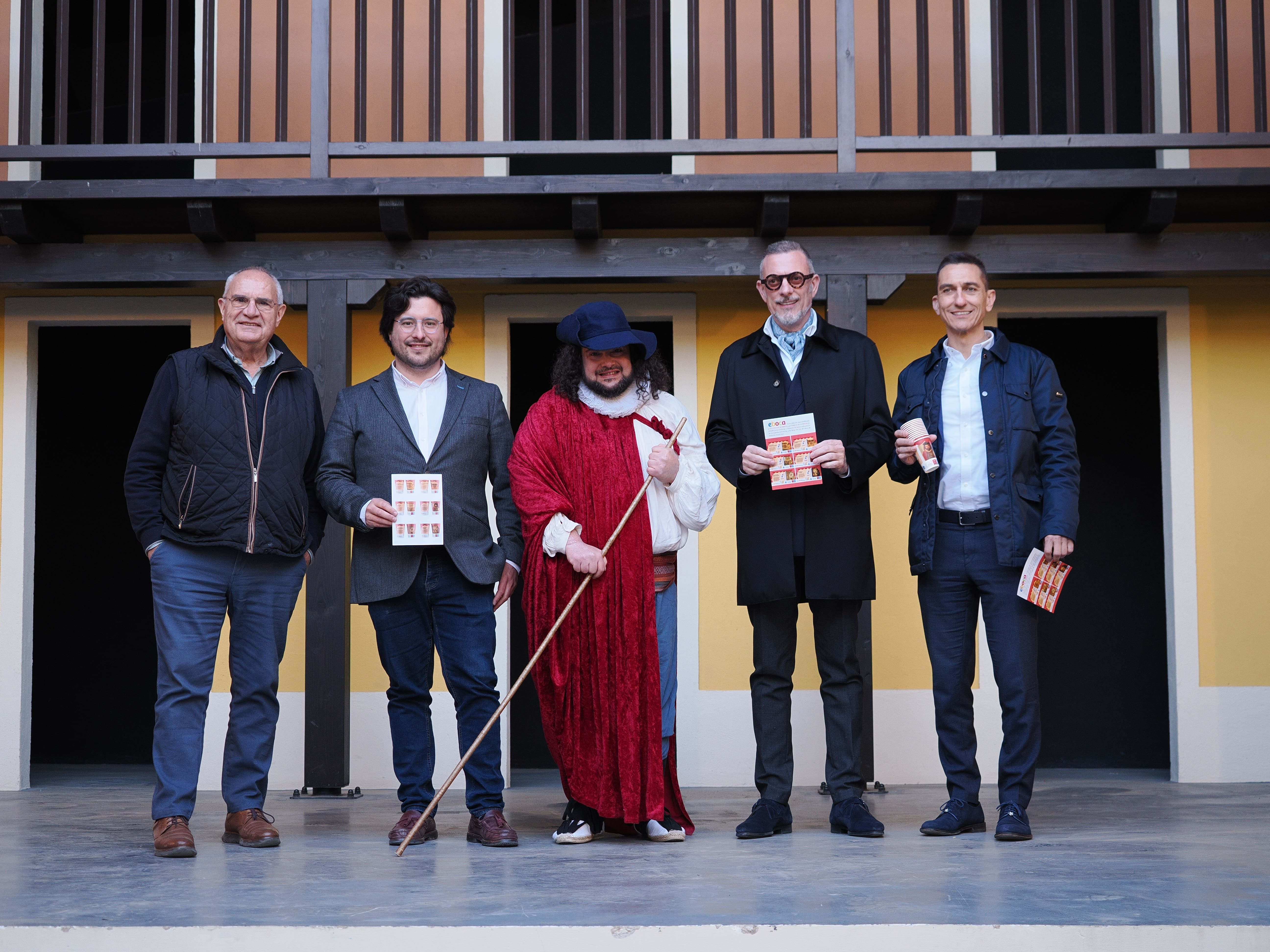 Eboca lanza una colección de 200.000 vasos junto al Teatro de Robres