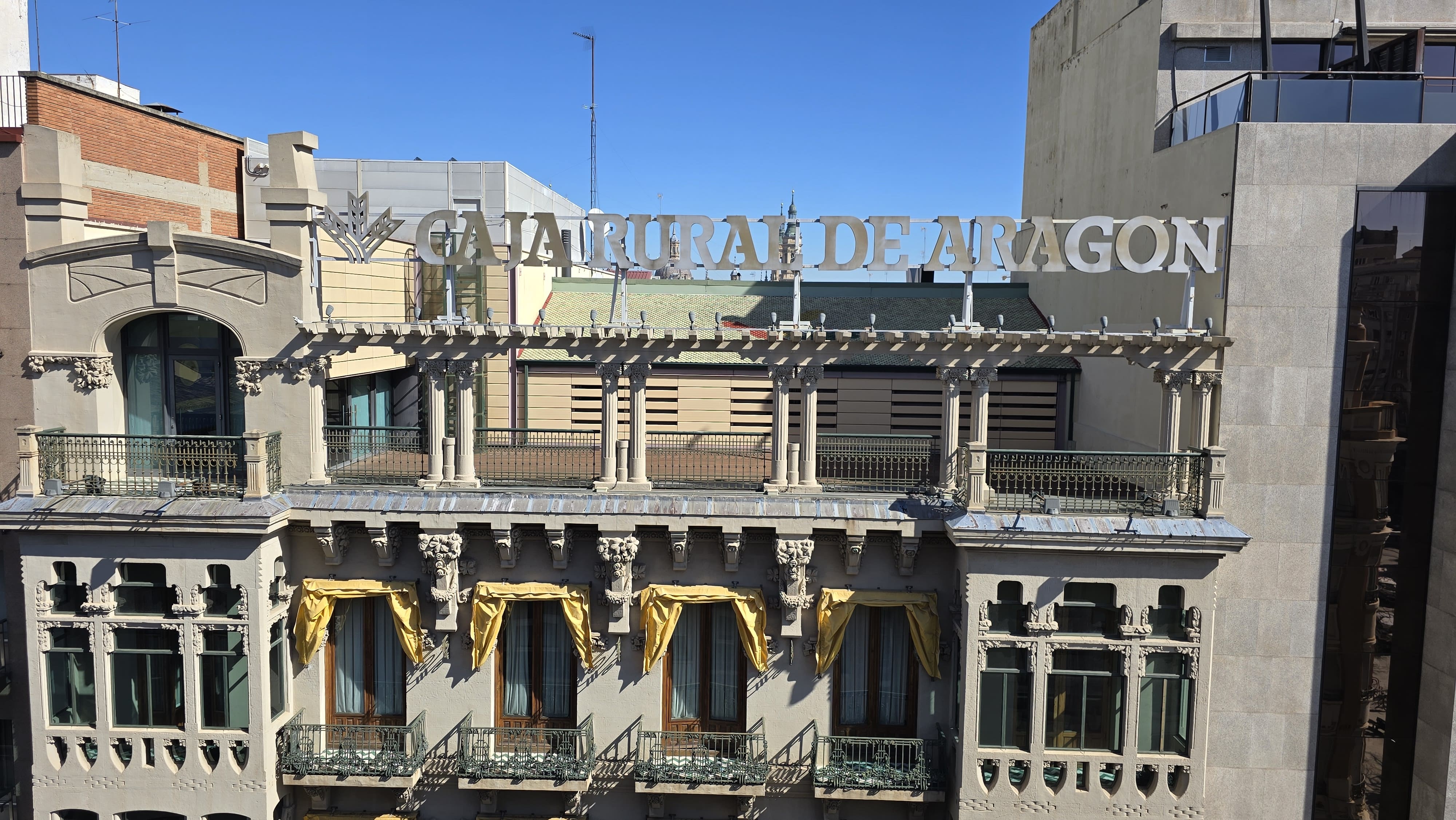 Edificio Caja Rural de Aragón Horizontal (1)