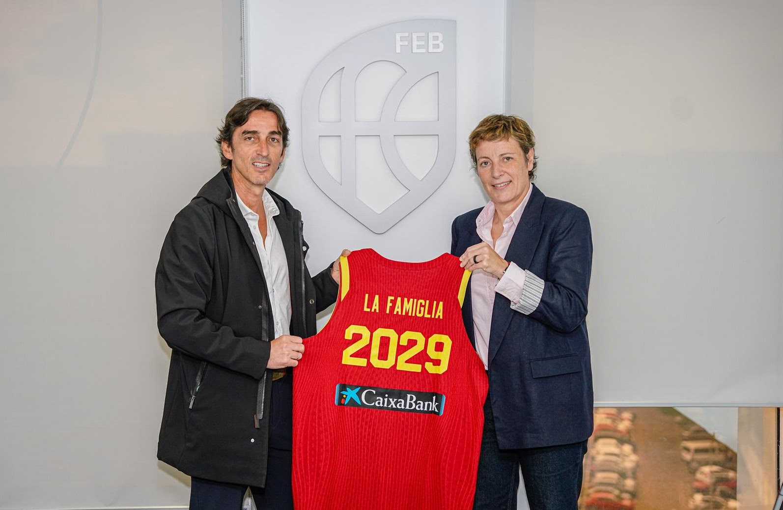 La Famiglia se sienta a la mesa se une a #LaFamilia de la Federación Española de Baloncesto