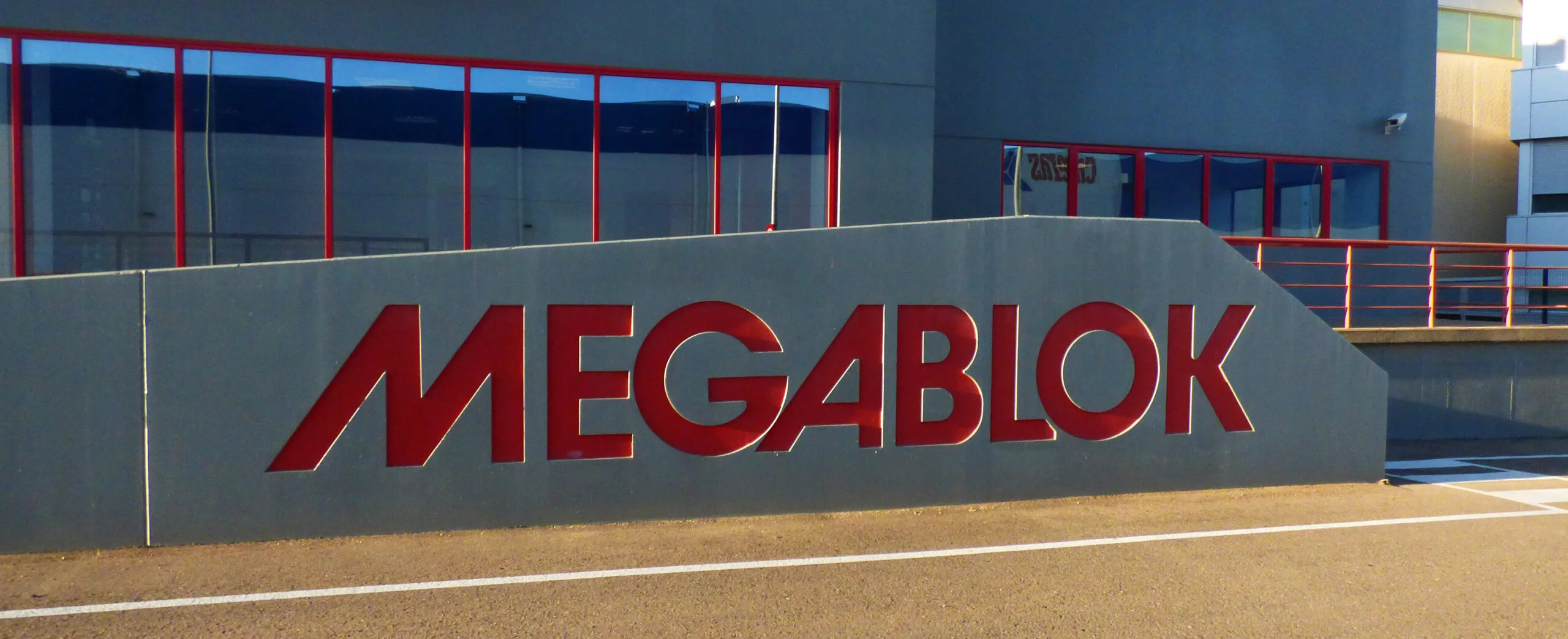 Community Locker (Megablok) impulsa la digitalización de las empresas con taquillas inteligentes