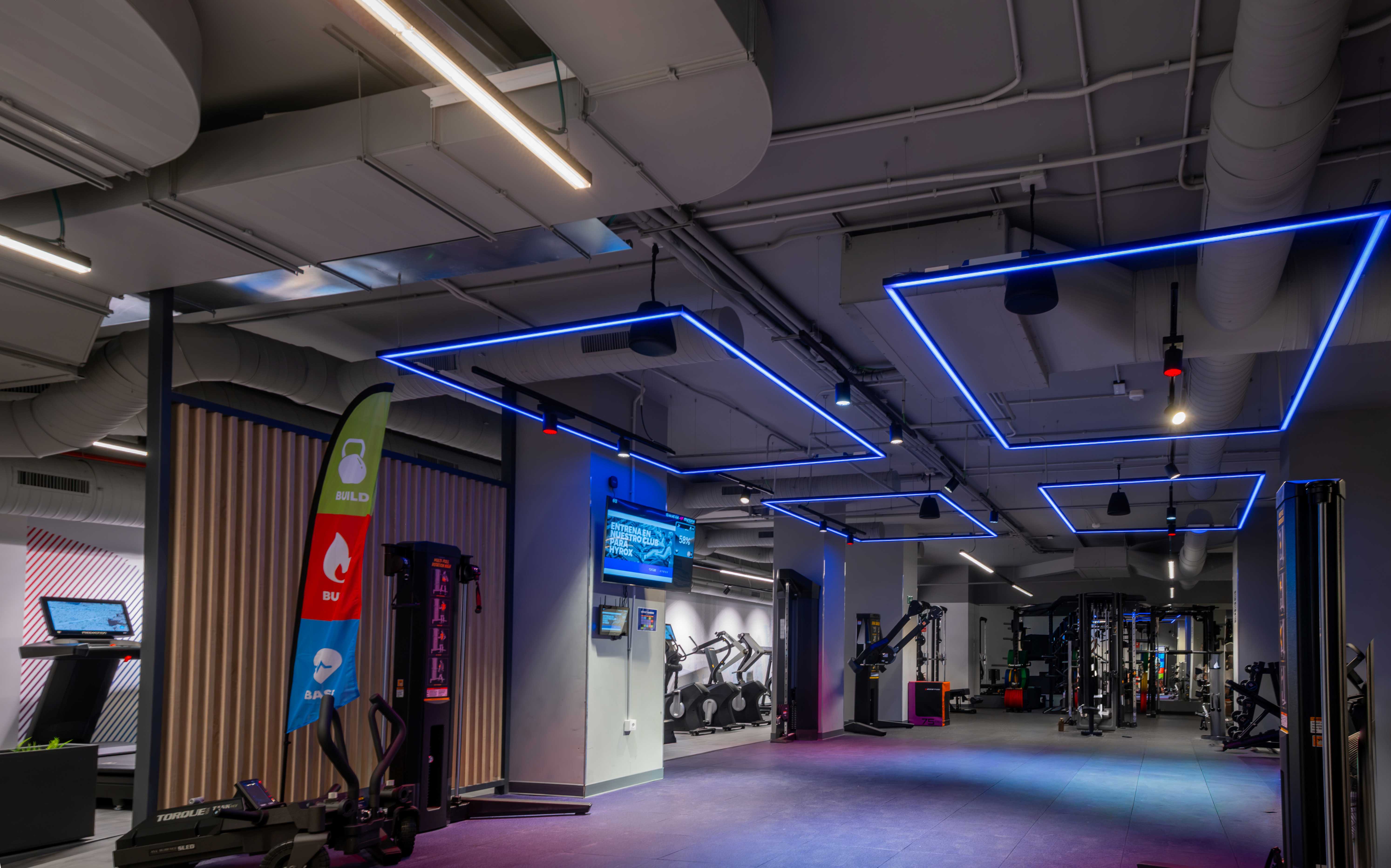 TRILUX lleva la iluminación inteligente a los nuevos gimnasios Anytime Fitness en España