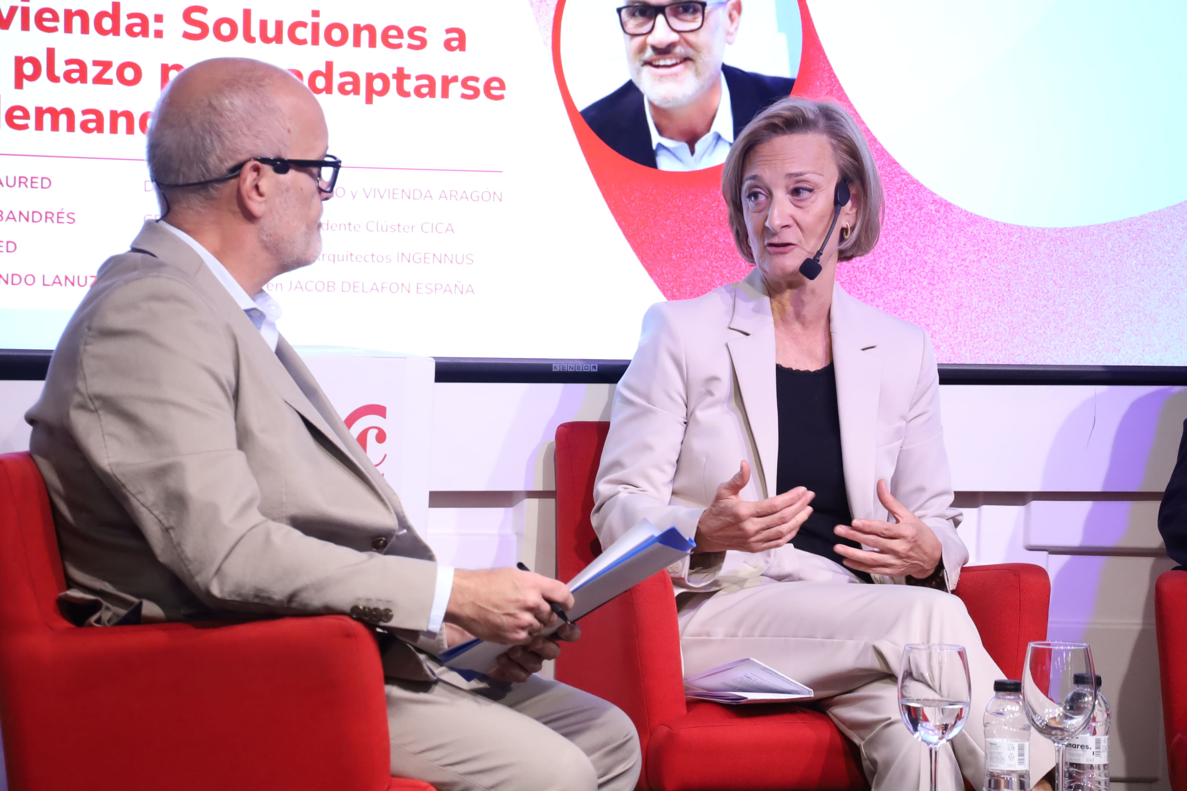 Abordamos las soluciones a corto plazo para adaptarse a la demanda en materia de vivienda en Aragón en este Canal Expositivo organizado por Jacob Delafon.