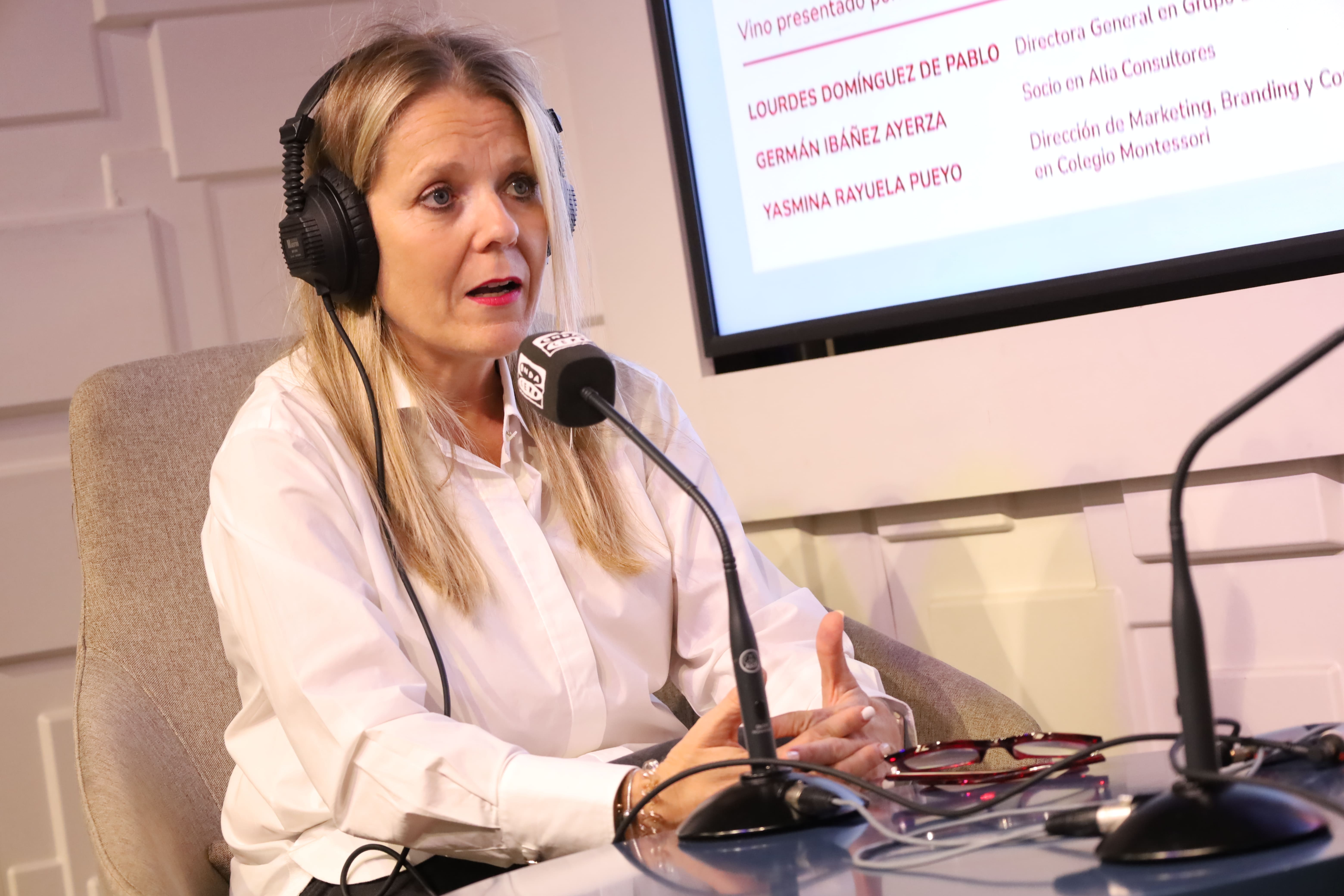 Lourdes Domínguez, directora general de Grupo BTV, analiza la evolución de la compañía y su proceso de digitalización en este Vino a Contar del Club Cámara Zaragoza.